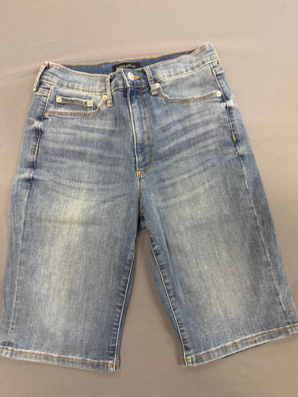 Banana Republic Womens Denim Bermuda Shorts Size 27/4 Medium Wash Blue 12" Insea